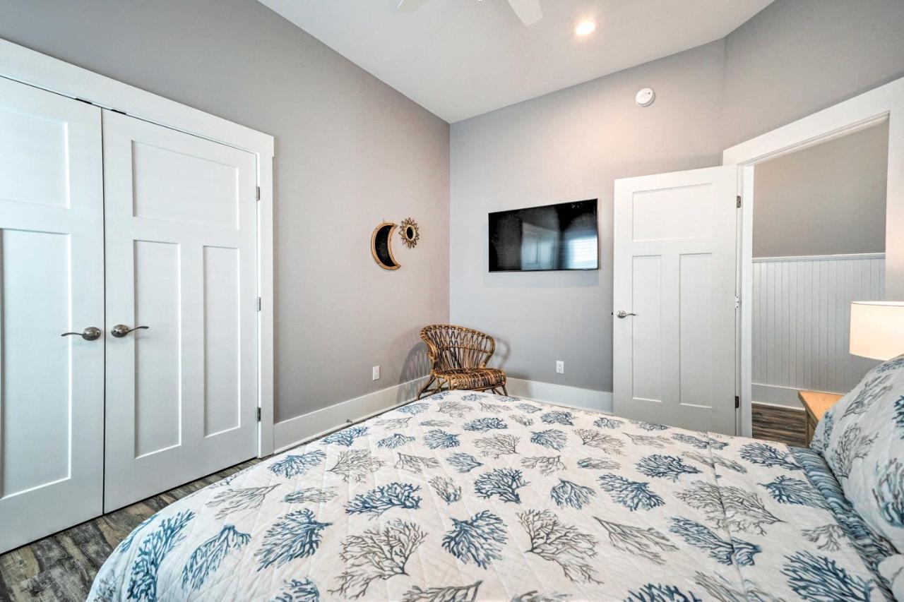 Bright Coastal Abode With Porch And Beach Access! Carolina Beach Bagian luar foto